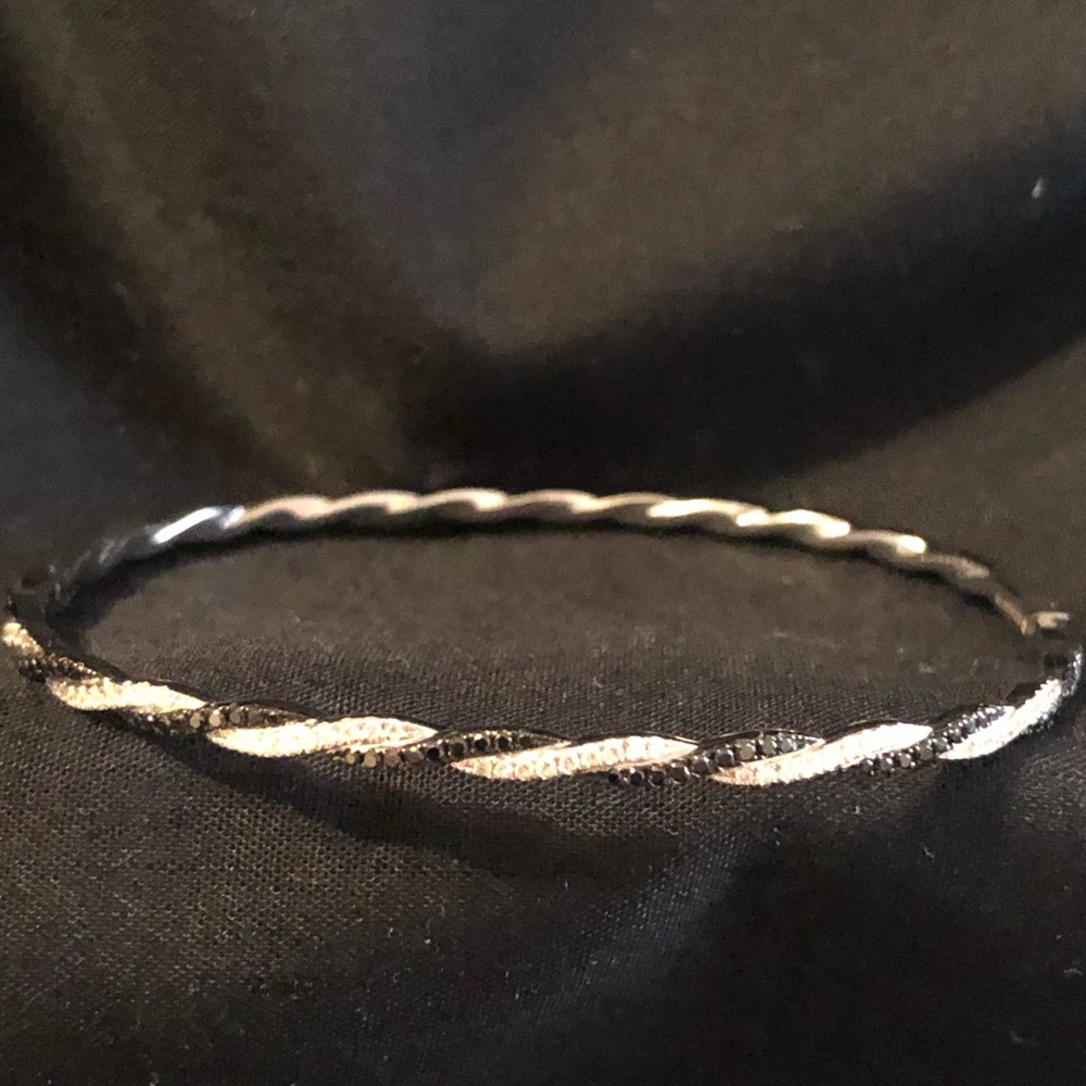 Hidalgo diamond bangle 18k white gold